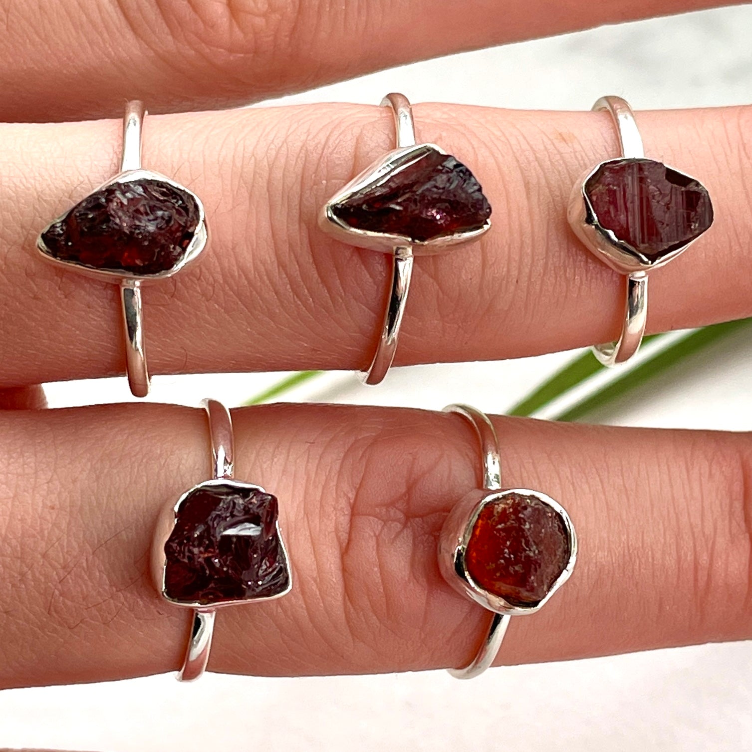 Garnet - Rough - St.Silver Ring Garnet - Rough - St.Silver Ring